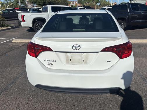 Super White 2018 Toyota Corolla SE