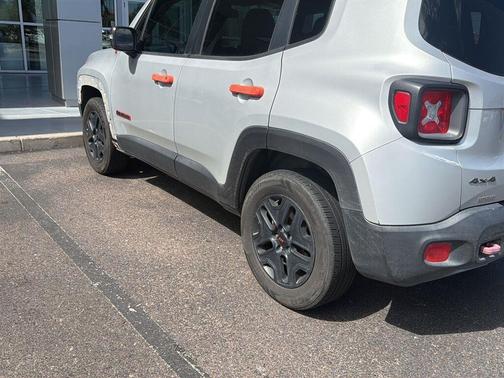 Glacier Metallic 2018 Jeep Renegade Trailhawk