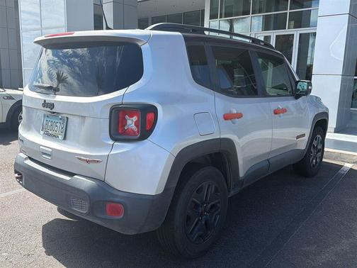 Glacier Metallic 2018 Jeep Renegade Trailhawk