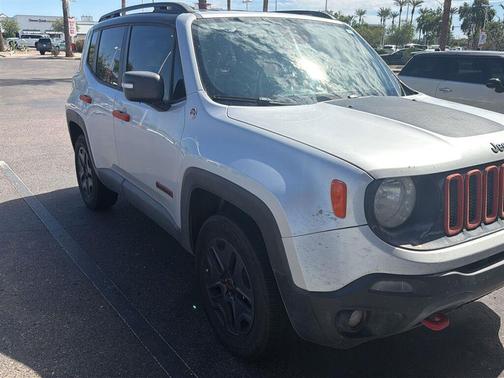 Glacier Metallic 2018 Jeep Renegade Trailhawk