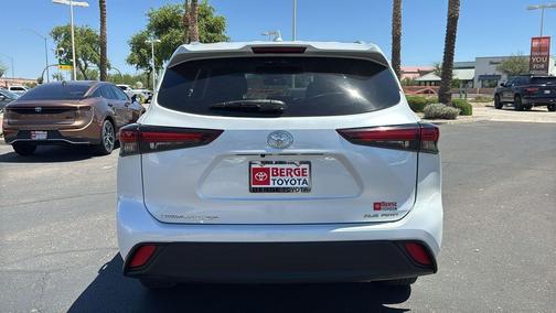 Wind Chill Pearl 2024 Toyota Highlander XLE