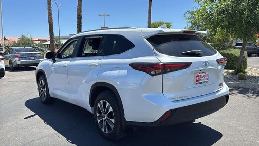 Wind Chill Pearl 2024 Toyota Highlander XLE