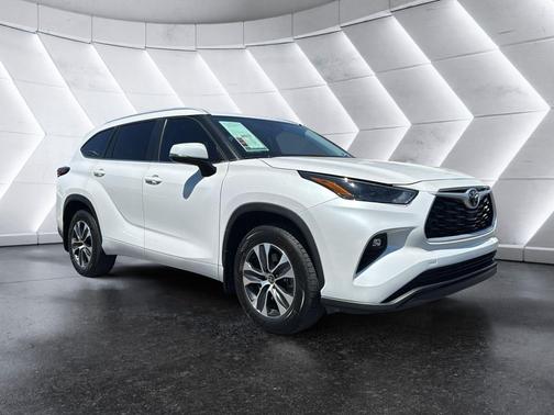 Wind Chill Pearl 2024 Toyota Highlander XLE