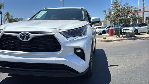 Wind Chill Pearl 2024 Toyota Highlander XLE