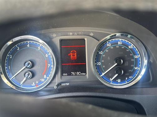 Classic Silver Metallic 2018 Toyota Corolla LE