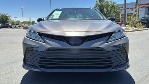 2022 Toyota Camry Hybrid XLE