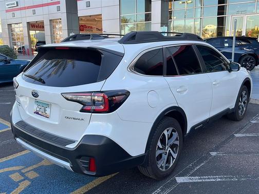 Crystal White Pearl 2022 Subaru Outback Limited