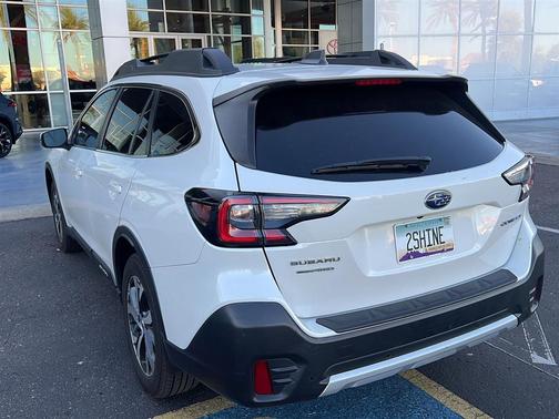 Crystal White Pearl 2022 Subaru Outback Limited