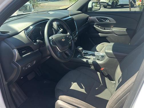Summit White 2023 Chevrolet Traverse LT Cloth