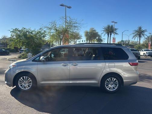 2016 Toyota Sienna XLE