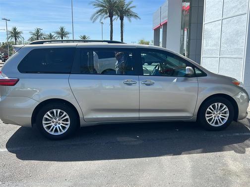 2016 Toyota Sienna XLE