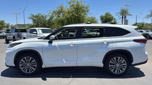 2022 Toyota Highlander Platinum