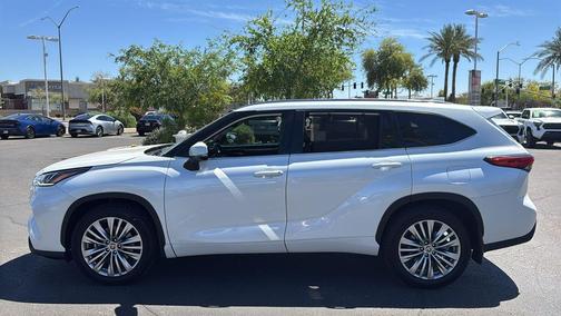 Wind Chill Pearl 2022 Toyota Highlander Platinum