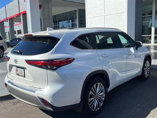 Wind Chill Pearl 2022 Toyota Highlander Platinum