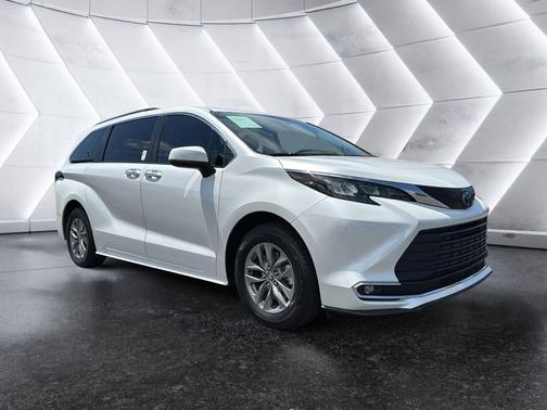 2024 Toyota Sienna XLE 7 Passenger