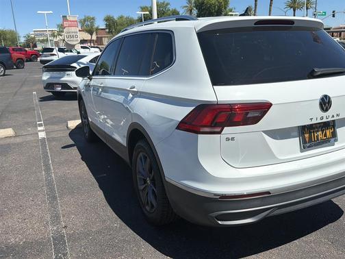 Pure White 2022 Volkswagen Tiguan 2.0T SE