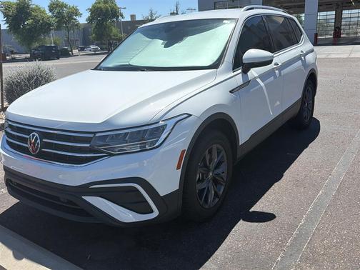 Pure White 2022 Volkswagen Tiguan 2.0T SE