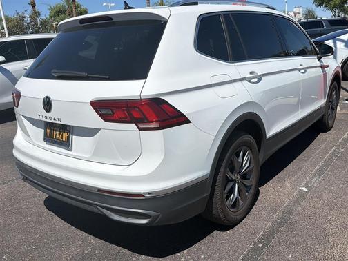 Pure White 2022 Volkswagen Tiguan 2.0T SE