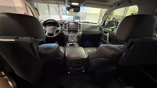 2017 Toyota Land Cruiser Base