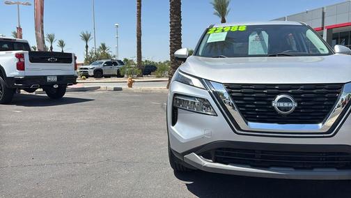 Brilliant Silver Metallic 2022 Nissan Rogue SV
