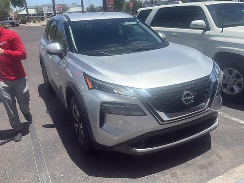 Brilliant Silver Metallic 2022 Nissan Rogue SV