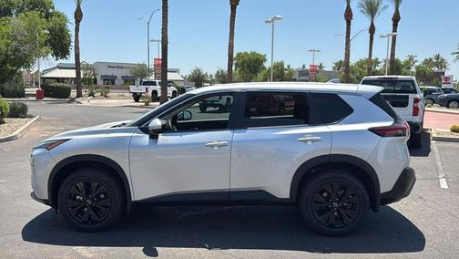 Brilliant Silver Metallic 2022 Nissan Rogue SV