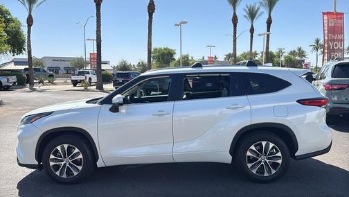 Blizzard Pearl 2021 Toyota Highlander XLE