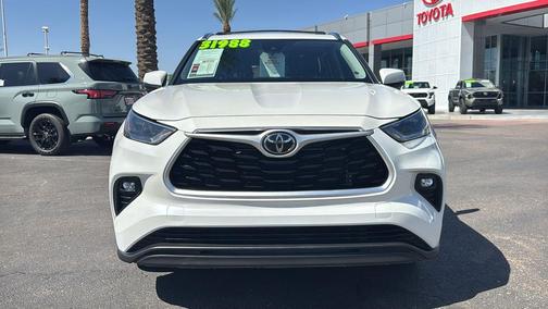 Blizzard Pearl 2021 Toyota Highlander XLE