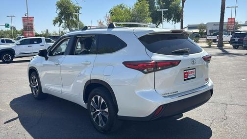 Blizzard Pearl 2021 Toyota Highlander XLE