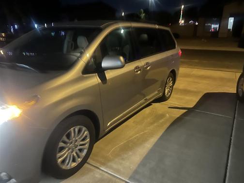 2017 Toyota Sienna XLE