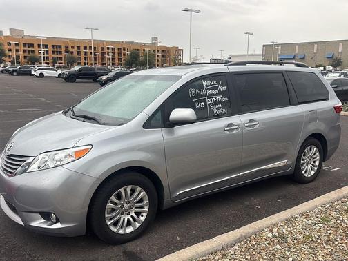 2017 Toyota Sienna XLE