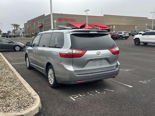 2017 Toyota Sienna XLE