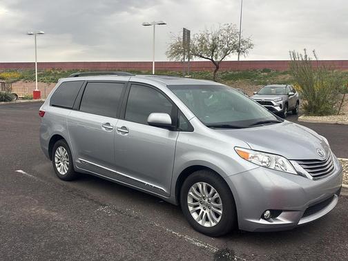 2017 Toyota Sienna XLE
