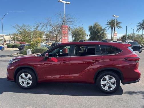 2023 Toyota Highlander LE