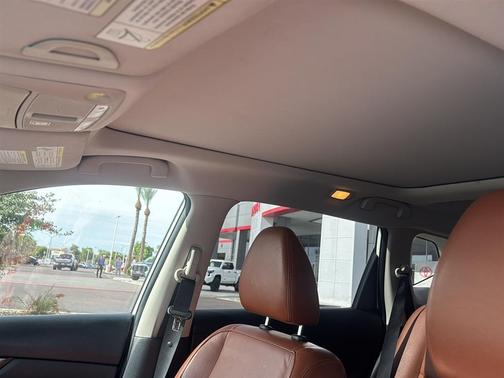 Pearl White 2018 Nissan Rogue SL