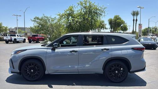 Cement 2025 Toyota Highlander XSE