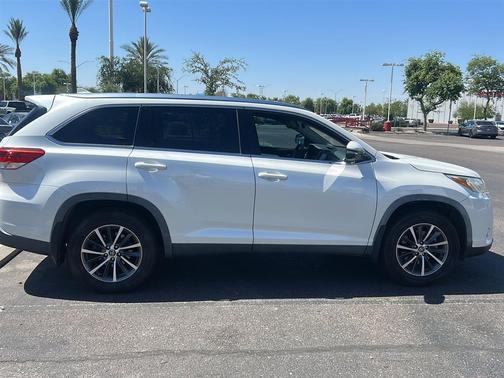 Blizzard Pearl 2019 Toyota Highlander XLE