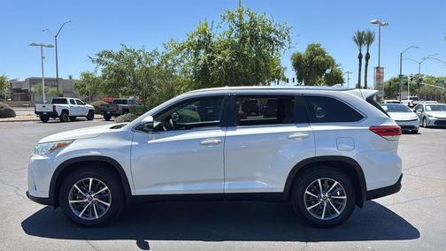 Blizzard Pearl 2019 Toyota Highlander XLE