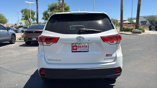 Blizzard Pearl 2019 Toyota Highlander XLE