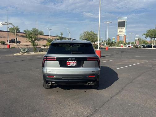Sterling Gray Metallic 2025 Chevrolet Traverse LT