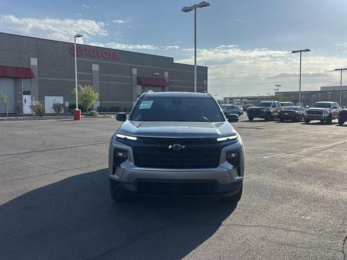 Sterling Gray Metallic 2025 Chevrolet Traverse LT