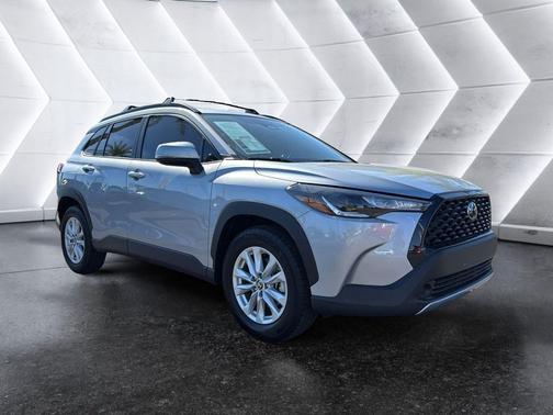 2024 Toyota Corolla Cross LE