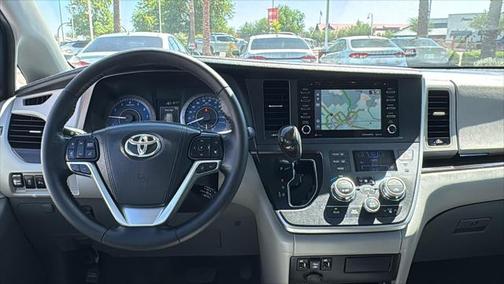 2020 Toyota Sienna XLE Premium