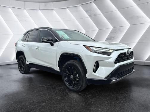 2025 Toyota RAV4 Hybrid SE