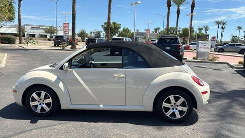 Harvest Moon Beige 2006 Volkswagen New Beetle 2.5
