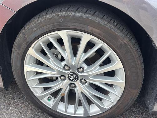 Predawn Gray Mica 2018 Toyota Camry Hybrid XLE