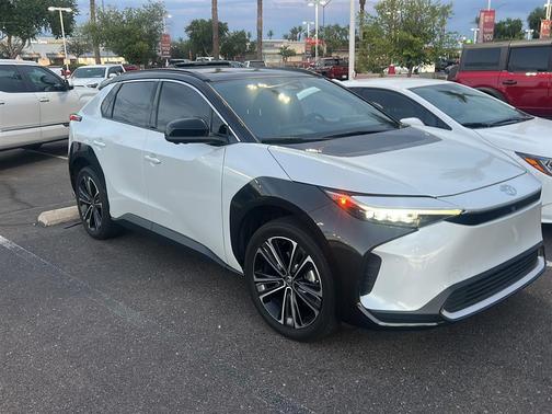 Wind Chill Pearl w/Black Roof 2024 Toyota bZ4X Limited