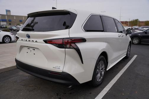 2025 Toyota Sienna XLE