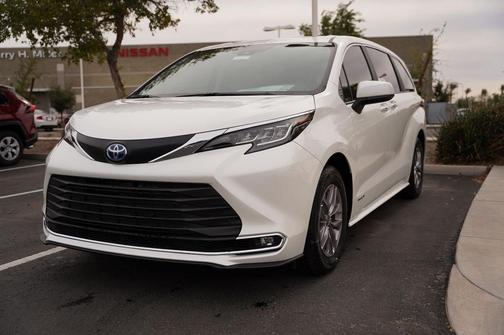 2025 Toyota Sienna XLE