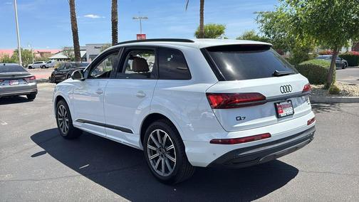 2023 Audi Q7 45 Premium Plus
